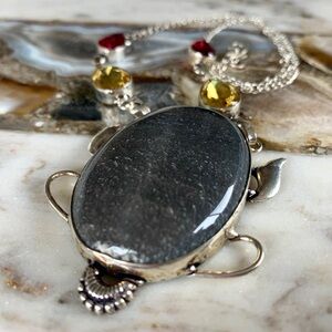 2333 Elegant Silver Necklace with Black and Red Accents